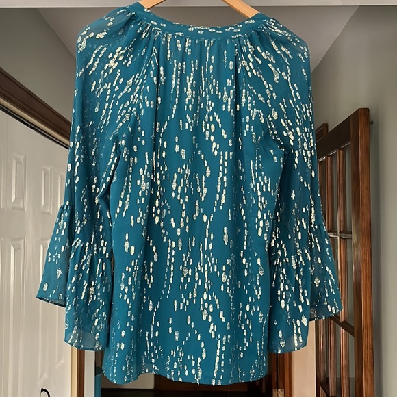 Lilly Pulitzer Silk Metallic Gold V Neck Blouse Top Size Med Teal Flounce Sleeve - Picture 5 of 6